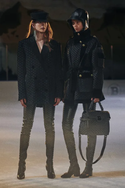 Look 15
